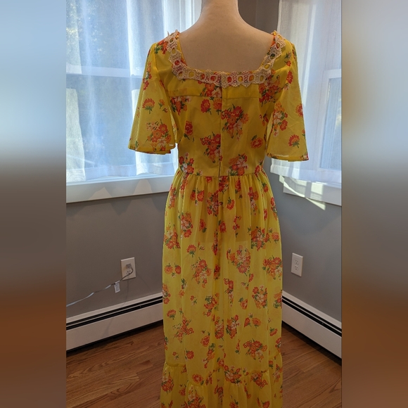 Vintage 1970s yellow prairie dress - Picture 2 of 4